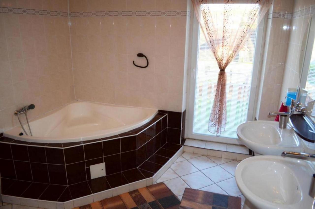 Chalupa Riviera A Apartmany Riviera - Liptov Besenova รูชอมแบรอค ภายนอก รูปภาพ