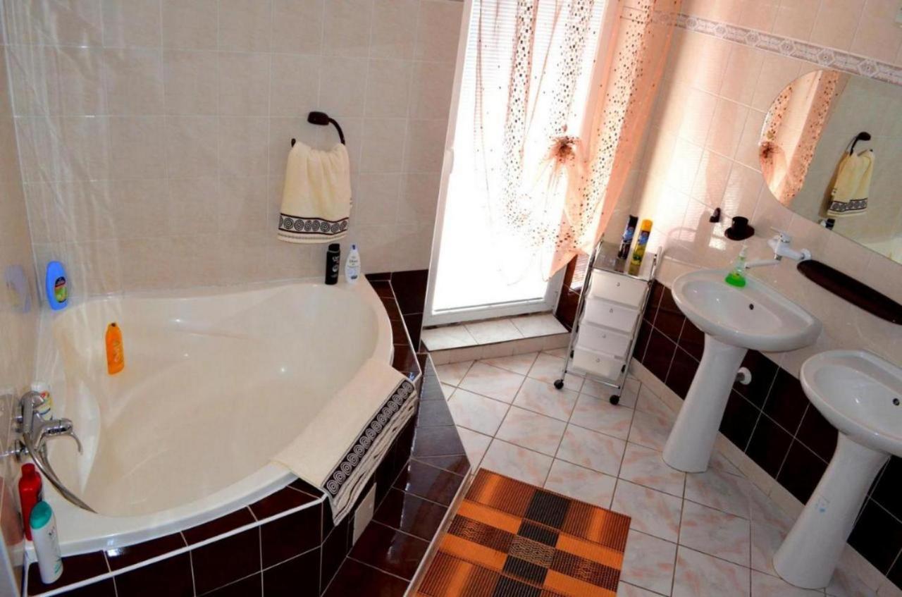 Chalupa Riviera A Apartmany Riviera - Liptov Besenova รูชอมแบรอค ภายนอก รูปภาพ