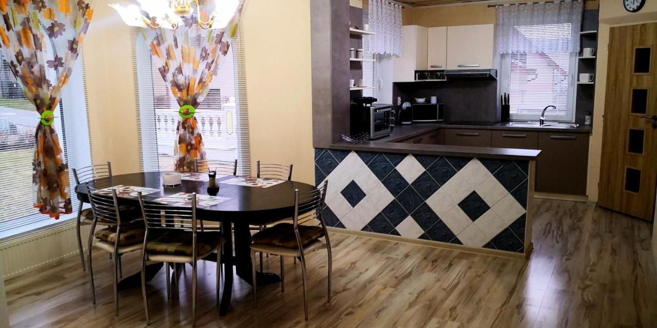 Chalupa Riviera A Apartmany Riviera - Liptov Besenova รูชอมแบรอค ภายนอก รูปภาพ